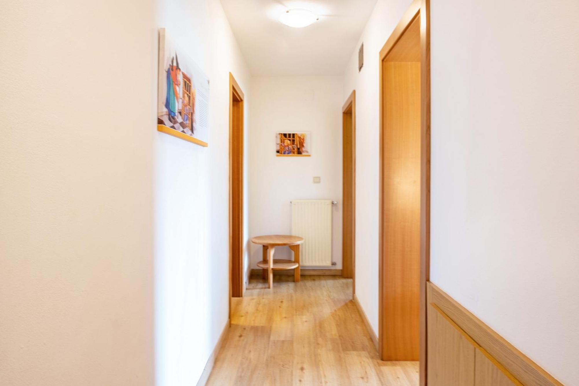 Haensel Und Gretel Schlosshof Umes Extérieur photo