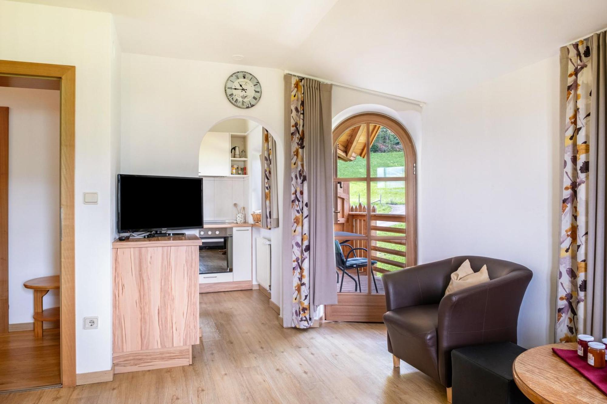 Haensel Und Gretel Schlosshof Umes Extérieur photo