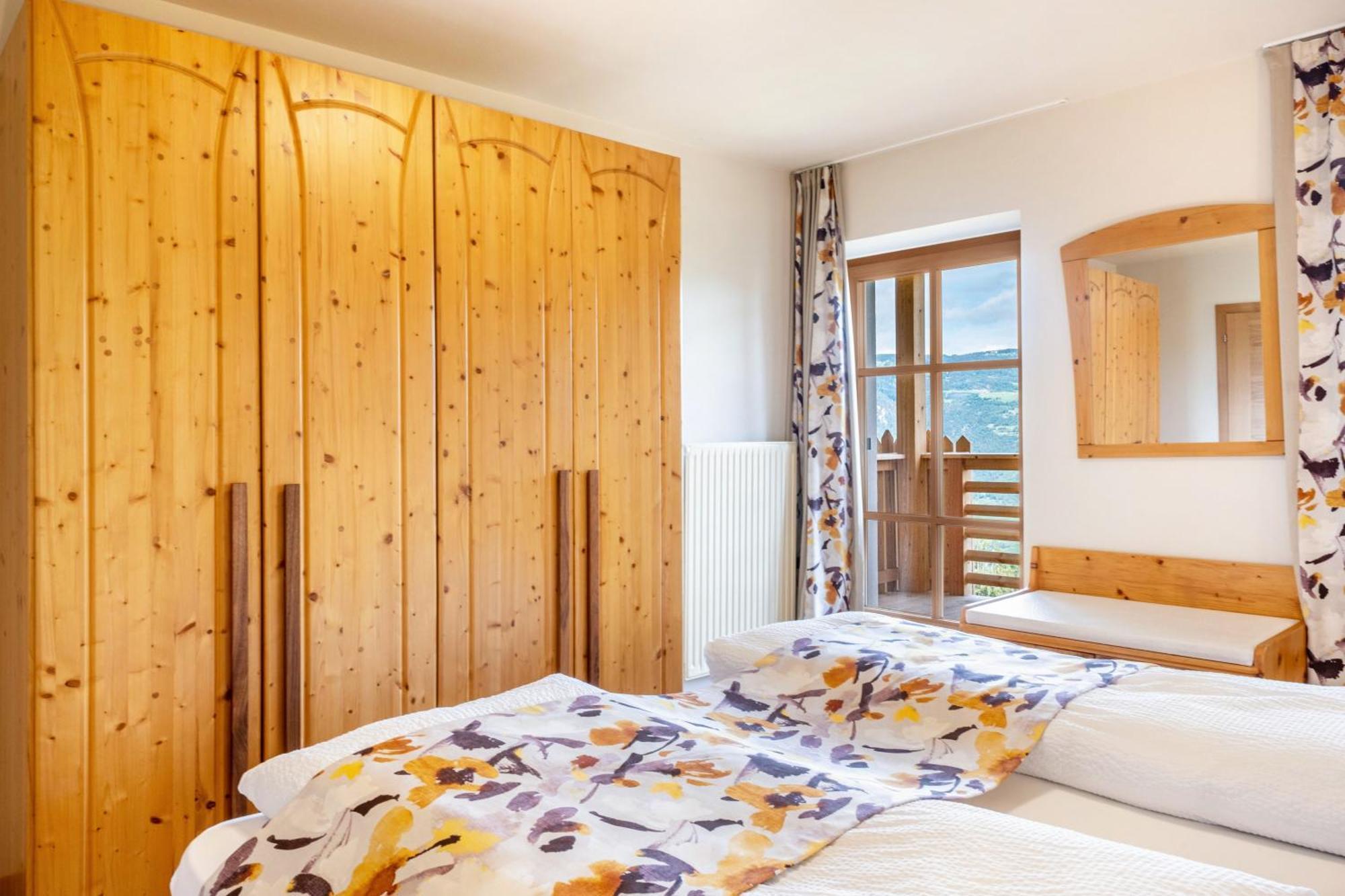 Haensel Und Gretel Schlosshof Umes Extérieur photo